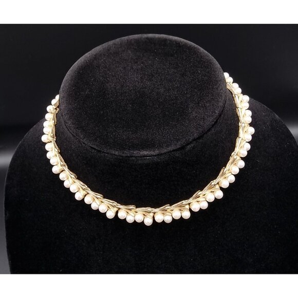 Rare Find Vintage 1960s Trifari Signed Gold Tone Choker Necklace With Faux Pearl - Picture 4 of 5
